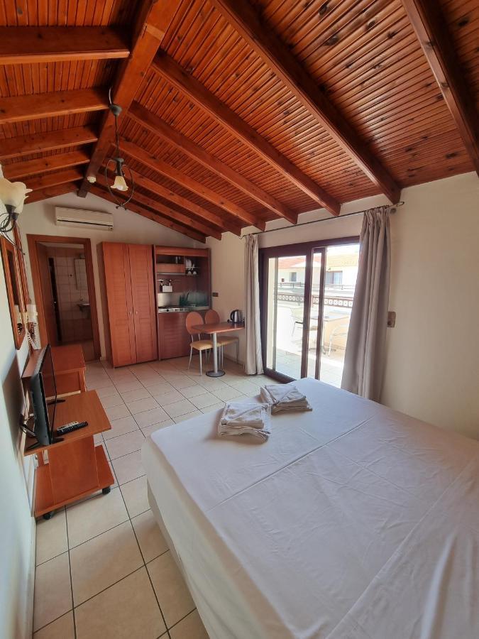 Mediterranean Beach Hotel Skala Rachoni  外观 照片